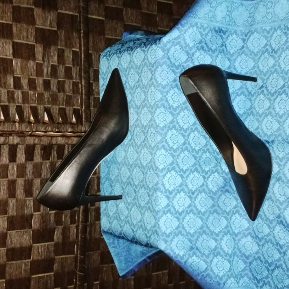 NWOT Tamara Mellon Pumps size 40